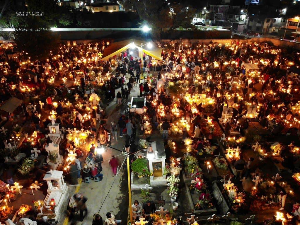 Realizaron tradicional velada de Día de Muertos en San Mateo Atenco