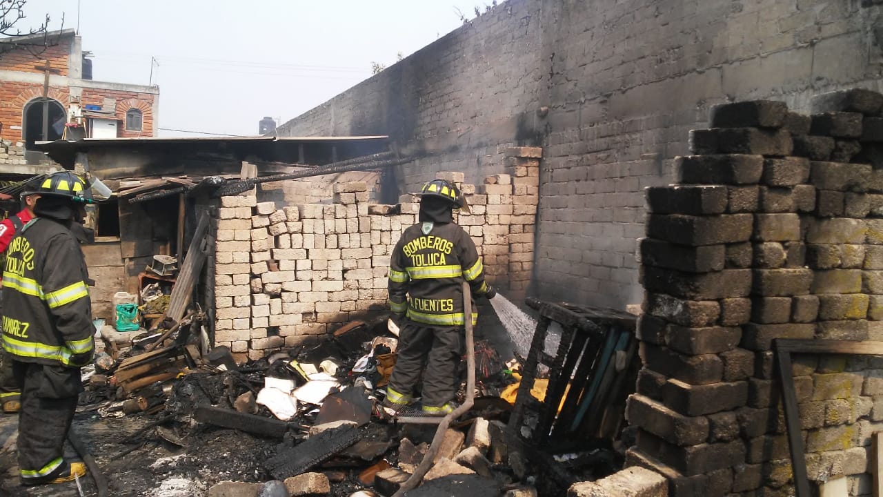 Sofocan Bomberos De Toluca Incendio En Casa-habitación - Primero Editores